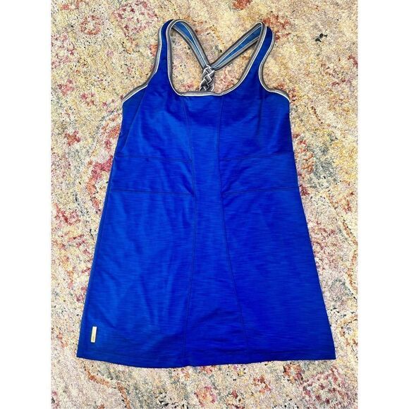 Lolë top   - Picture 1 of 6